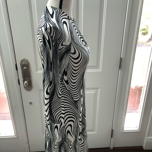 Fitted Tempo Dress. Women’s Medium. - Picture 3 of 10